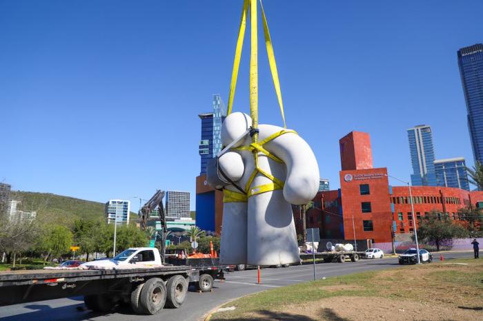 Reubica San Pedro Garza García las esculturas “Los Gigantes”