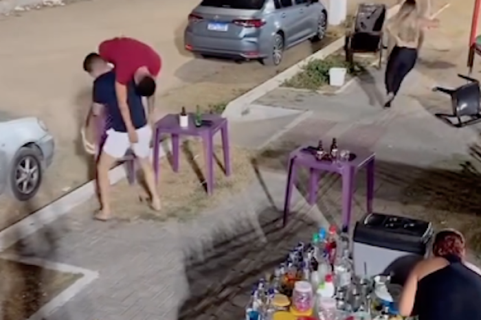 Joven arriesga su vida para salvar a amigo durante balacera