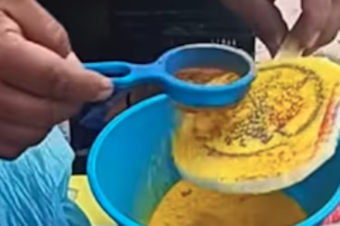 ¡Jicaleta azulcrema! Vendedor ambulante conquista las redes con su creación futbolera