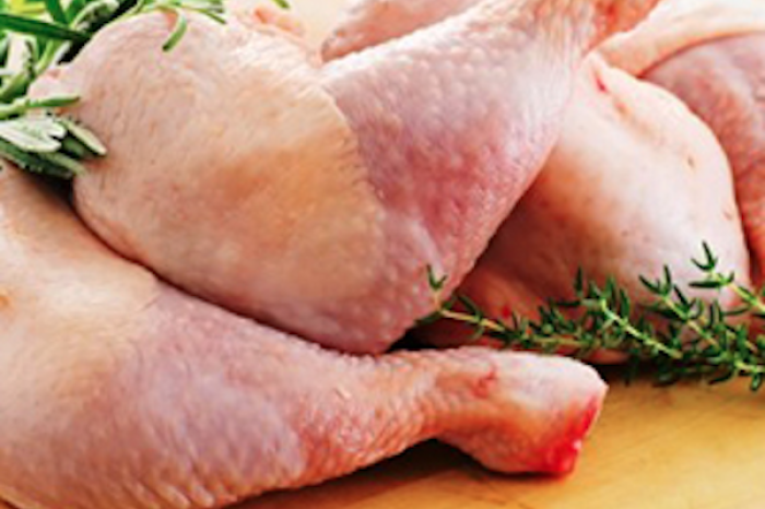 ¡Cuidado! Lavar el pollo crudo aumenta el riesgo de intoxicación