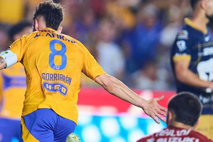 Tigres vence a Pumas 2-1 y asegura su lugar en la Liguilla
