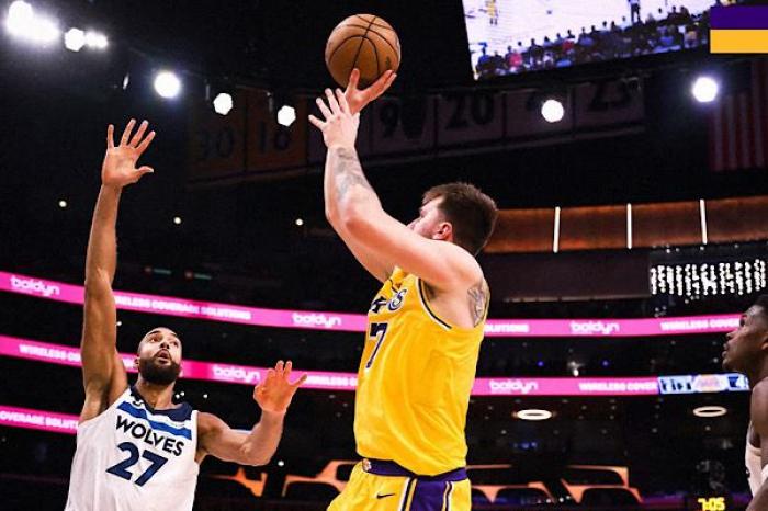 Lakers empatan la serie ante Timberwolves con sólida victoria en casa