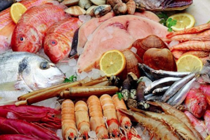 ¿Por qué se evita comer mariscos en meses s