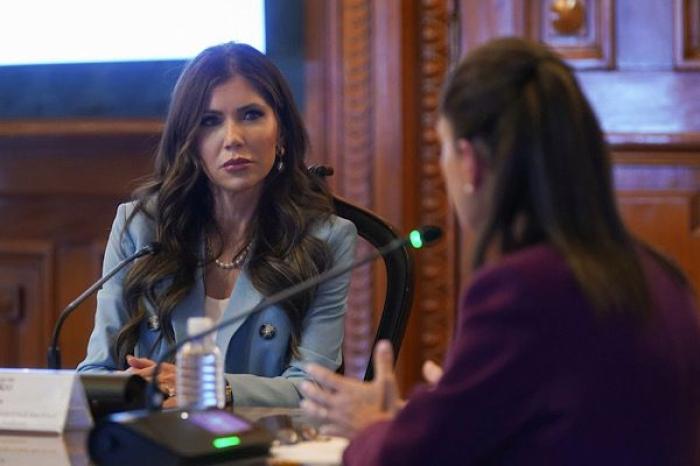 Kristi Noem asegura que México ha deportado más de medio millón de migrantes por órdenes de Trump
