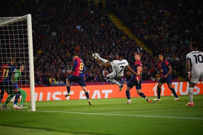  El Barça rescata un empate ante el Inter en