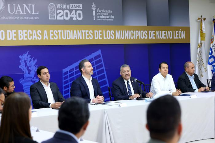 Otorgará UANL becas a estudiantes de 27 muni