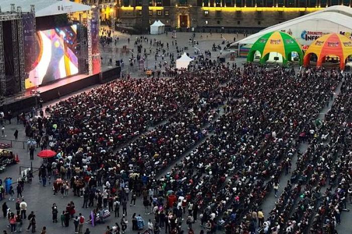 Flow emociona en el Zócalo: Más de 15 mil p