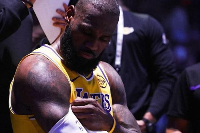 LeBron James deja en duda su futuro en la NBA