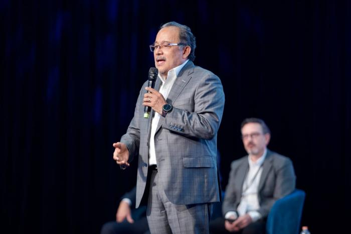 Destaca Andres Mijes en foro nacional la tran