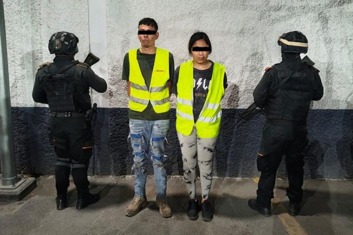 Detienen a pareja con armas y equipo táctico