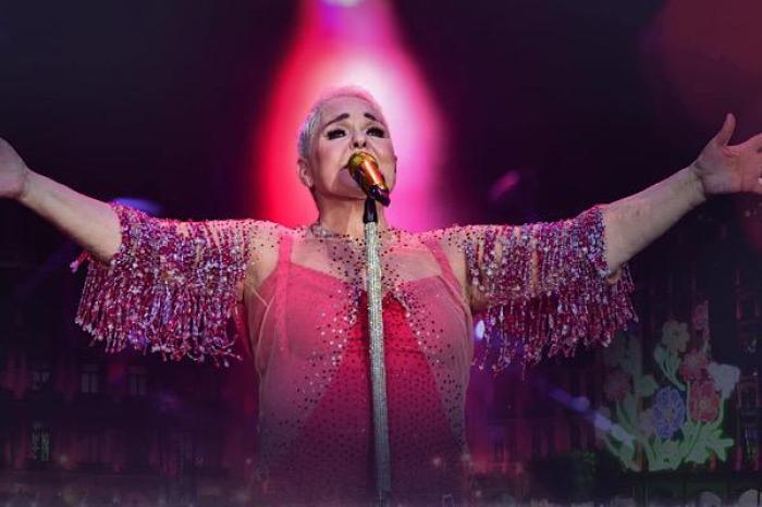 Lupita D Alessio emociona a más de 100 mil p