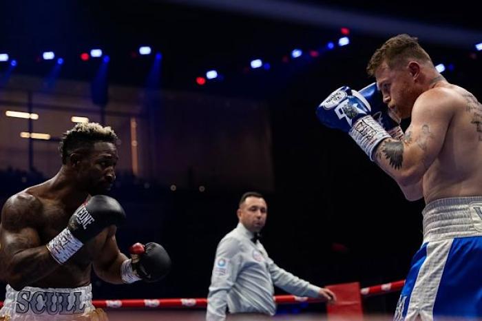 William Scull lanza advertencia a Canelo: “