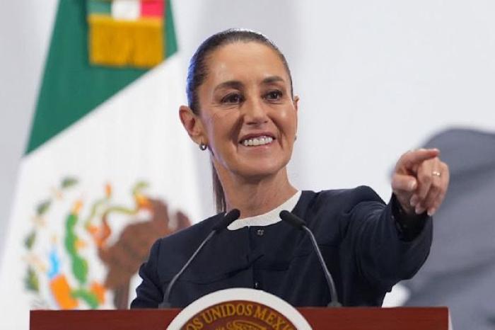 Sheinbaum desmiente cancelación de cuentas b