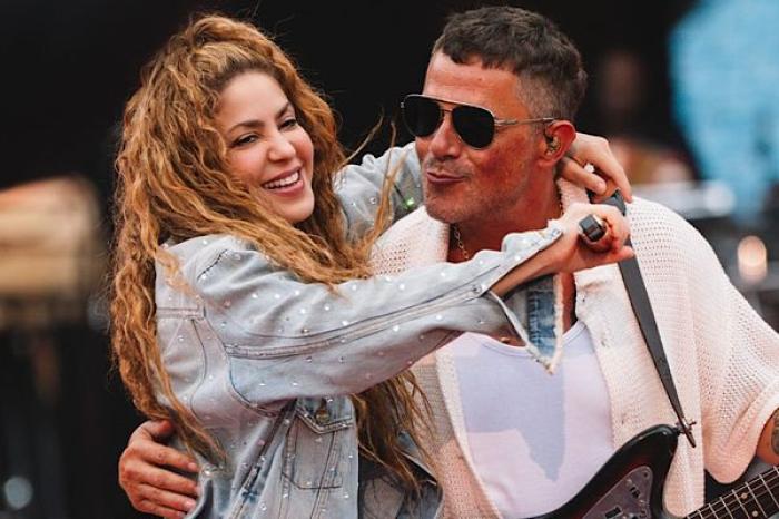 Shakira inicia su gira mundial con emotivo re