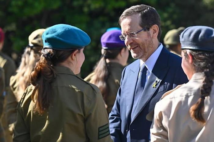 Herzog asistirá a la investidura del Papa Le