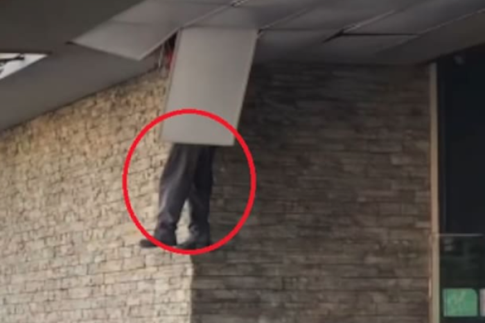  Hombre queda atrapado entre dos pisos y es 