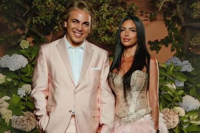 Cristian Castro anuncia su boda con Mariela S