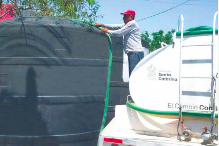 Comienza Santa Catarina a abastecer los diversos tanques de agua estacionarios