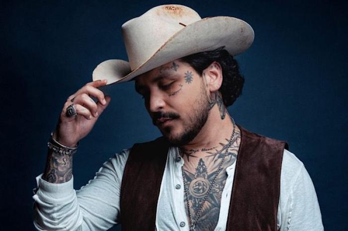 Christian Nodal comparece ante tribunales por
