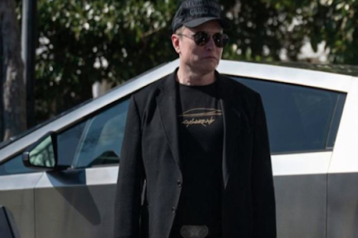Elon Musk confirma que seguirá como CEO de T