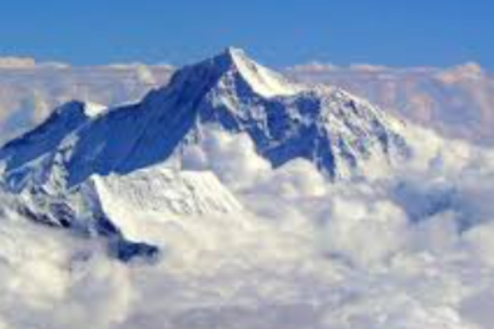 El Everest sigue creciendo: La cumbre más alta del mundo se eleva centímetro a centímetro