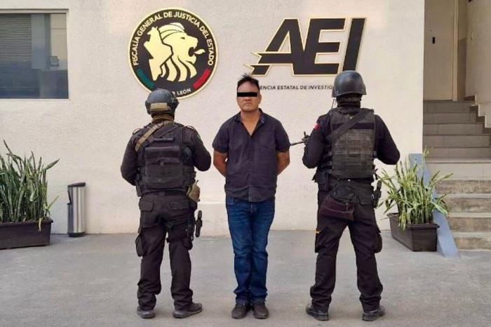 Detienen a hombre por posesión de drogas