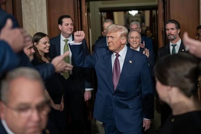Trump celebra aprobación de ambicioso proyec