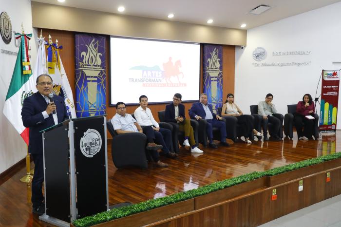 Comparten en foro dirigido a estudiantes nuev