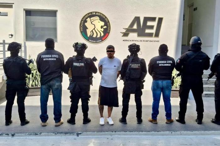 Detienen a hombre con orden de aprehensión v