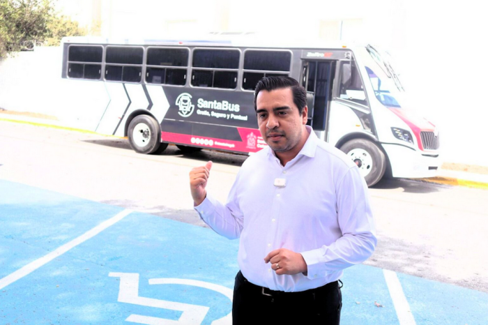 Promueve Jesús Nava beneficios del Santa Bus