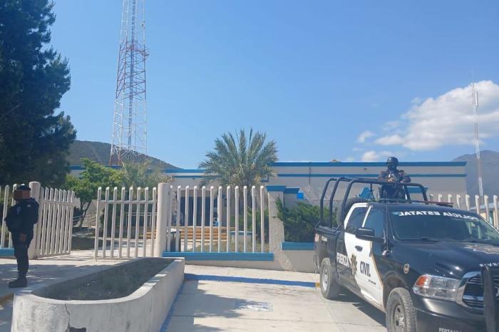 Policía de Fuerza Civil salva a bebé a punto de morir