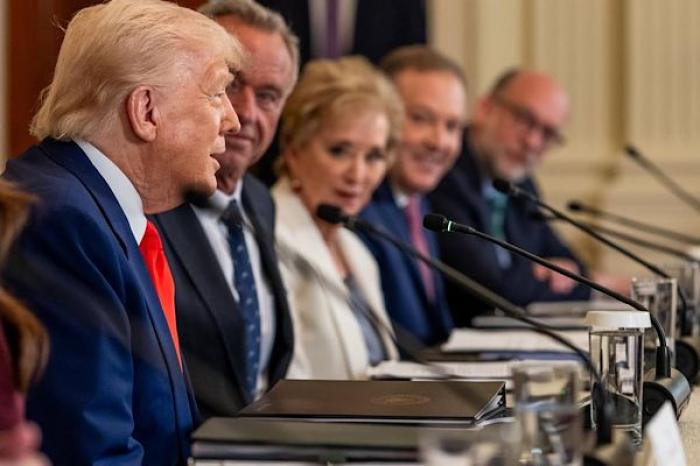 Trump insiste en endurecer política migrator