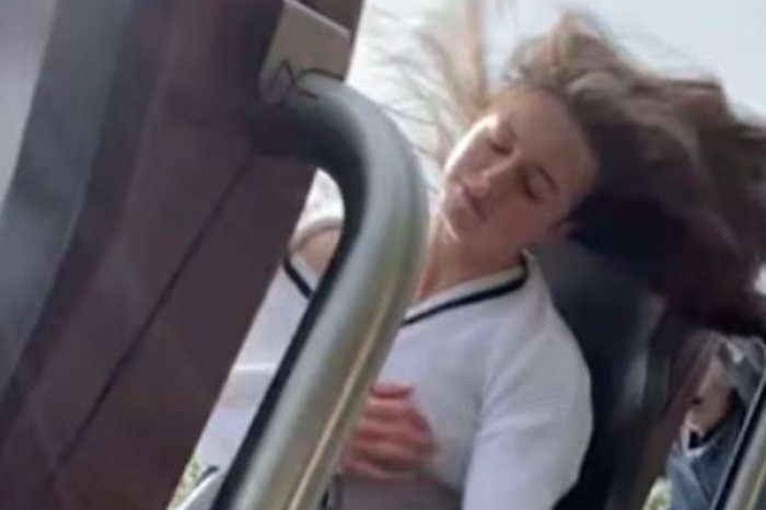 Mujer se desmaya en montaña rusa y se vuelve viral