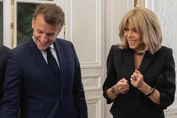 Macron desmiente polémica por supuesto manot