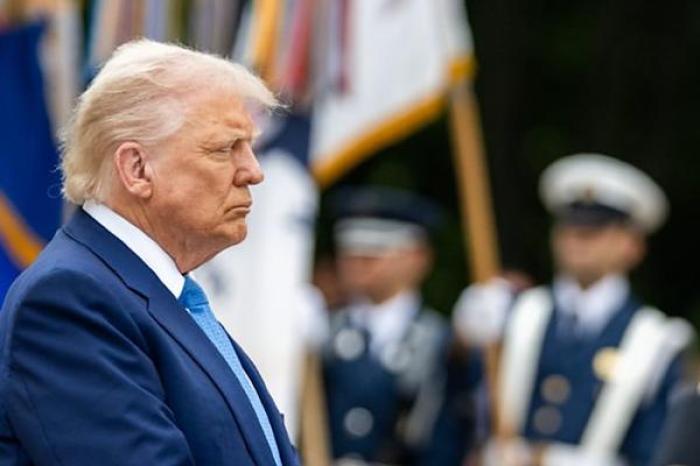 Trump cancela contratos federales con Harvard por $100 millones