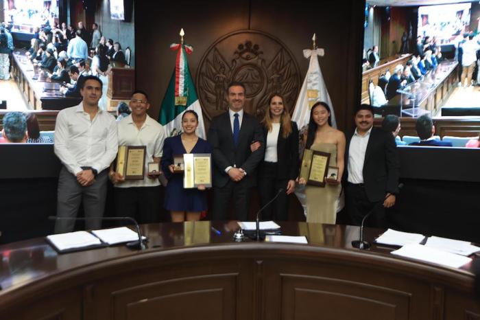 Entrega Monterrey Medalla al Mérito Deportiv