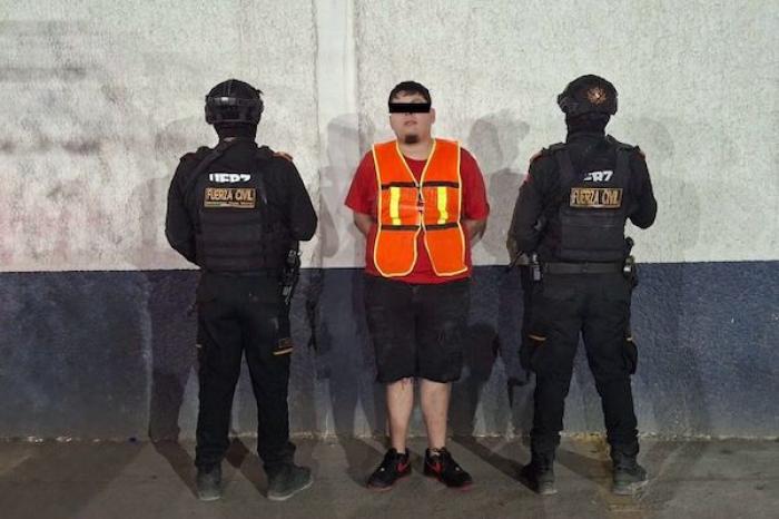 Detienen a hombre armado en Monterrey