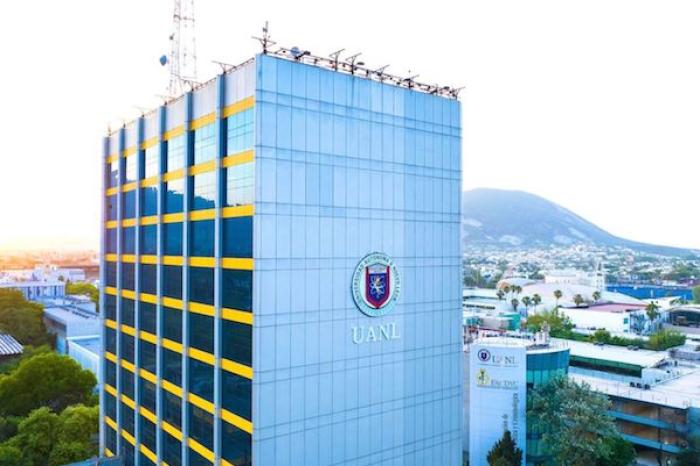 Miles de aspirantes presentan examen de admisión en la UANL
