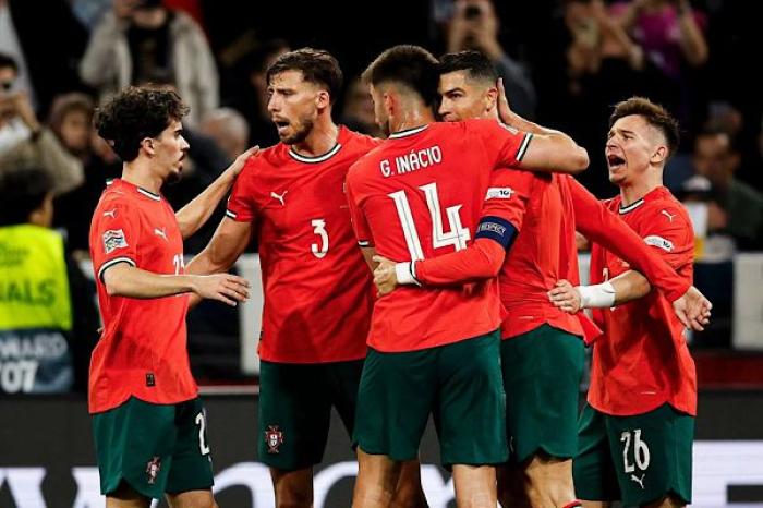 Portugal remonta con goles de Cristiano y Con