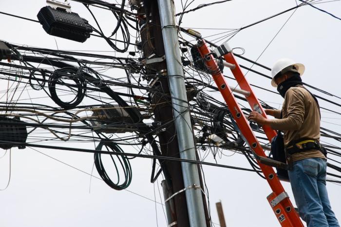 Retira Monterrey casi 200 kilómetros de cables en desuso durante la presente administración
