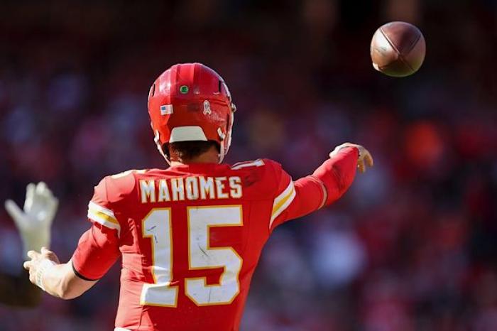 NFL en los Juegos Olímpicos: Mahomes se baja