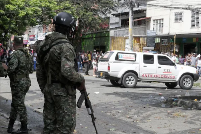 Al menos un muerto y varios heridos por detonación de explosivos en Colombia