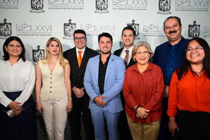 Glen Villarreal se integra al Congreso de NL 