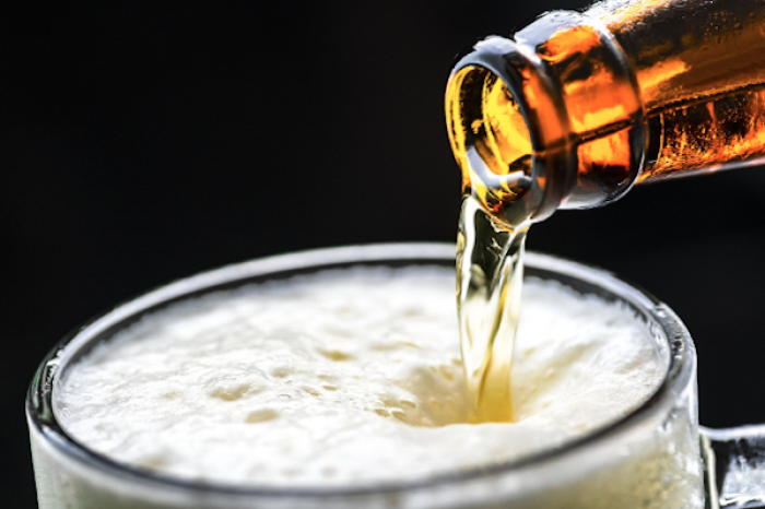 Cerveza sin alcohol: Una alternativa más saludable, pero no exenta de precauciones