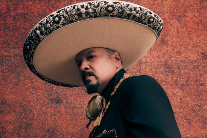 Pepe Aguilar se solidariza con migrantes dete
