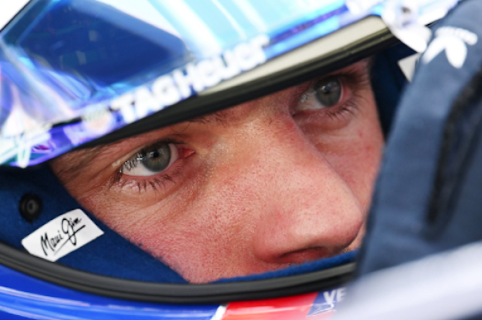  Verstappen domina el primer entrenamiento de