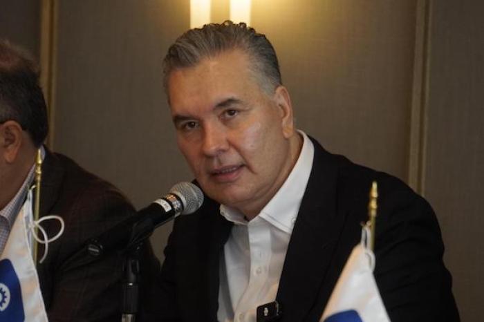 Dialoga Waldo Fernández con empresarios sobr