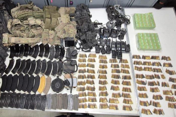 Incautan arsenal y equipo táctico en operati