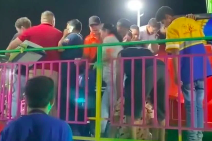 Falla en juego mecánico deja a 7 menores de 