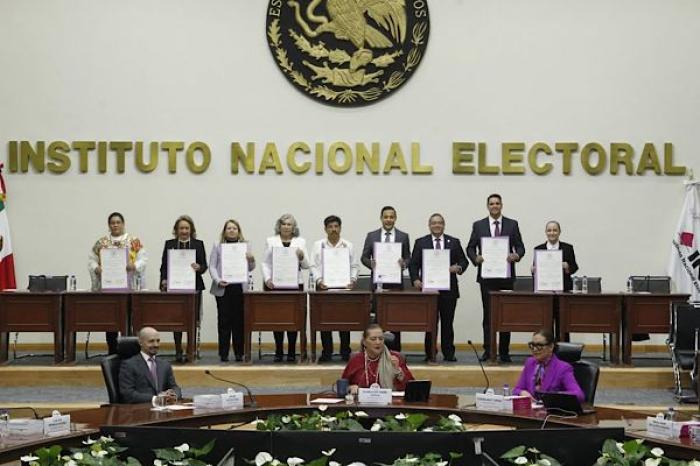 INE entrega constancias de mayoría a nueva S